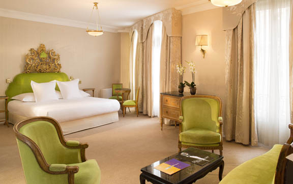 Hotel-Negresco-Nice-Suite-Bed